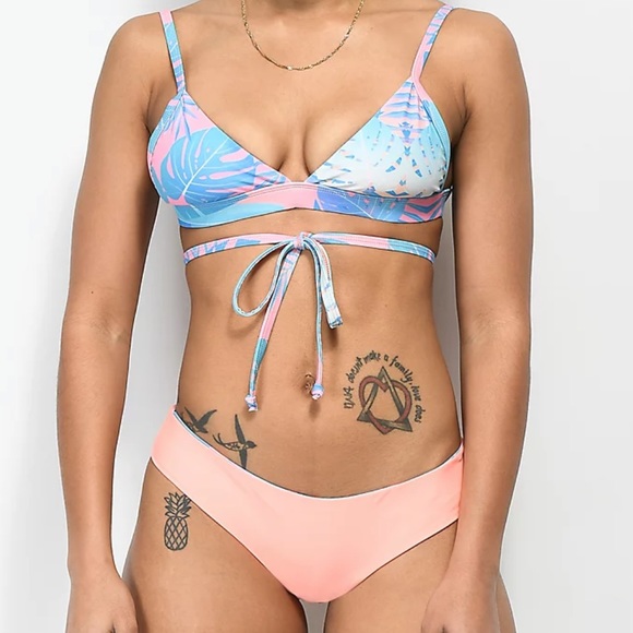 ❌SOLD❌Kulani Kinis set peach puff palm print reversible to pink - Picture 5 of 7